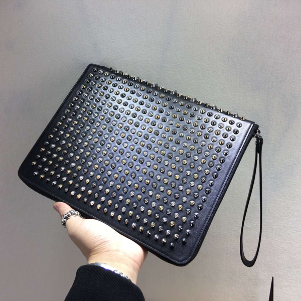 TOPセラー賞受賞┃ルブタン財布 コピー┃Spiked leather iPad case